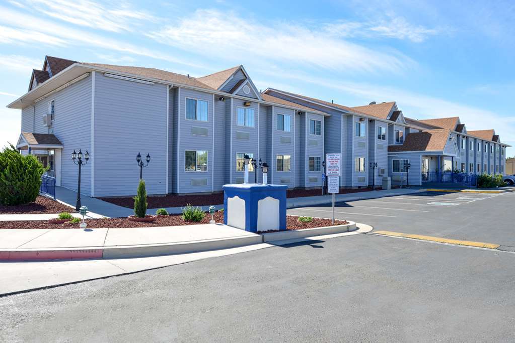 Quality Inn & Suites Near Nas Fallon Exterior photo